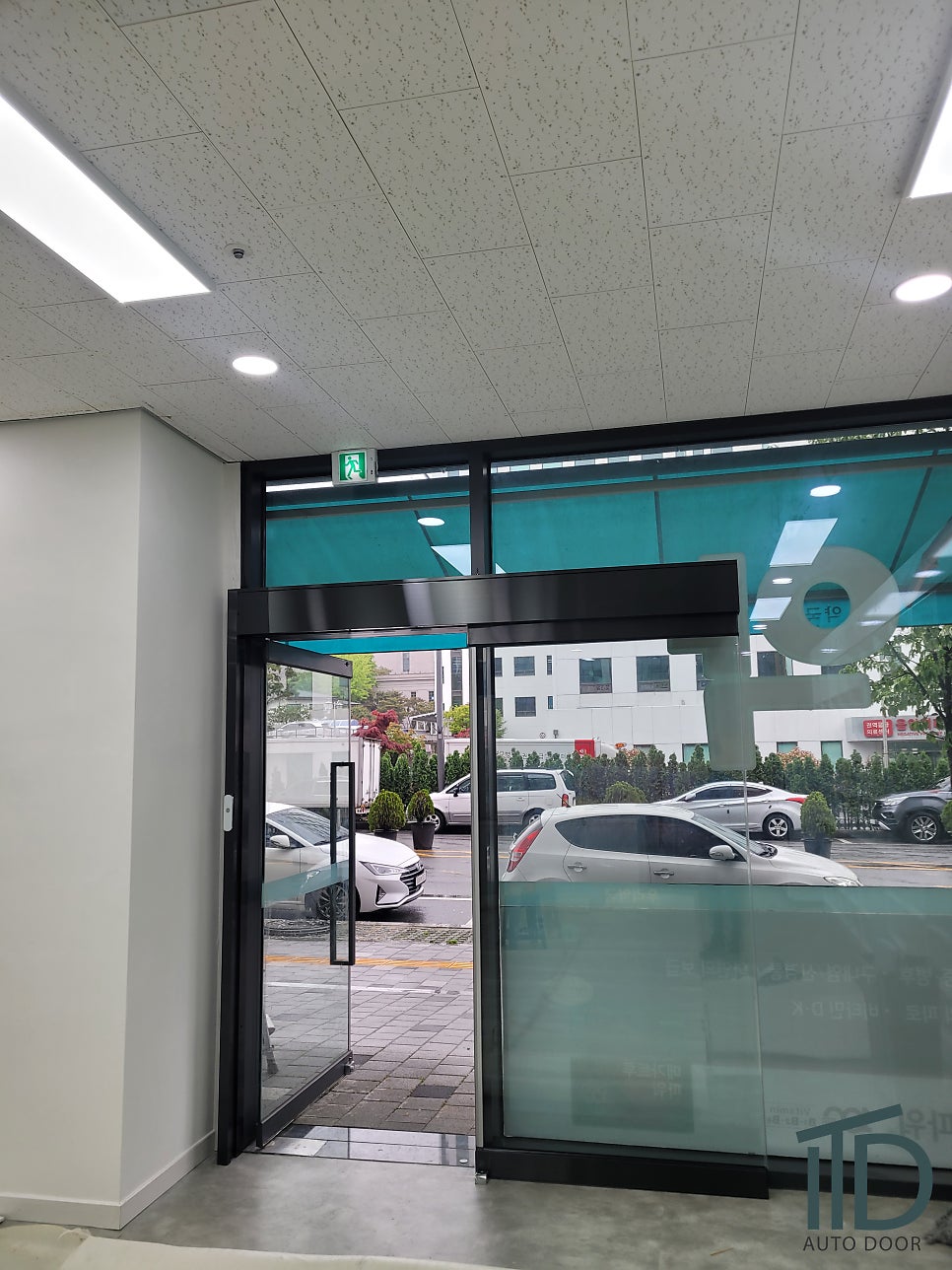 [대전충남자동문](약국) 상가 자동문 설치-슬라이딩 자동문(블랙프레임편개자동문) 설치[국제오토텍자동문]